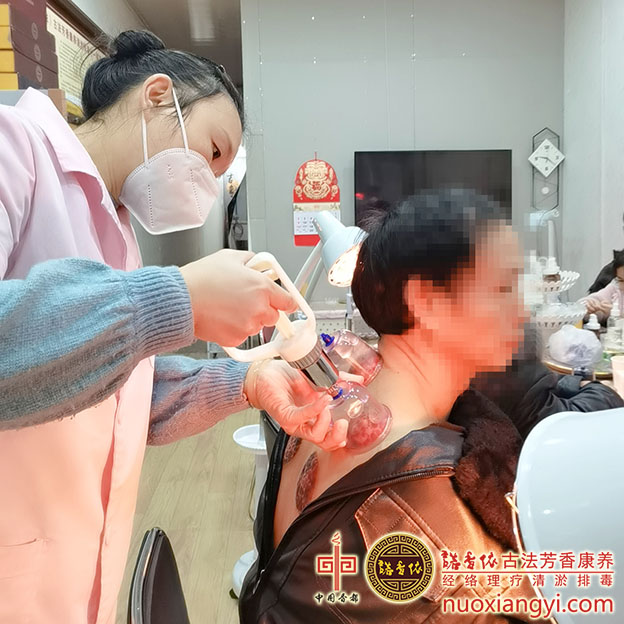 诺香依中医养生拔罐排毒体验.jpg