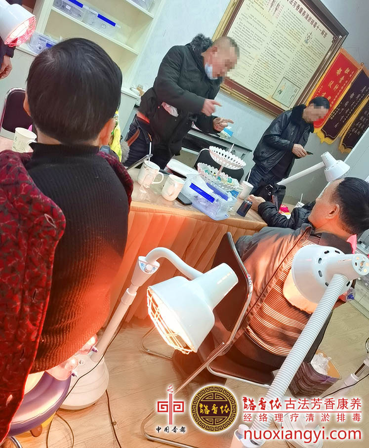中医养生理疗五脏五行淋巴排毒拔罐烤灯加温.jpg