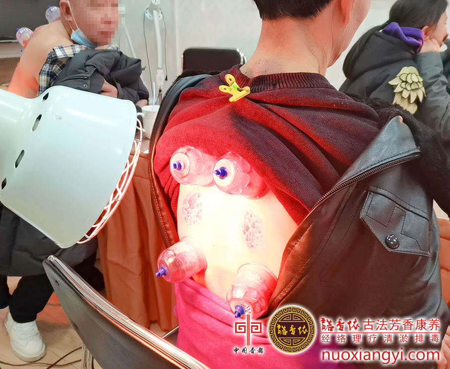 中医养生理疗五脏五行淋巴排毒背部拔罐清淤体验.jpg