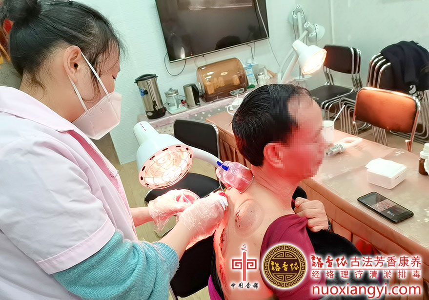 古法芳香康养背部拔罐.jpg