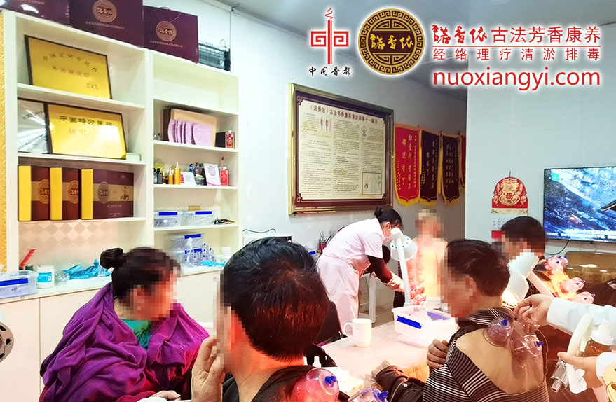 诺香依背部经络清淤体验现场.jpg