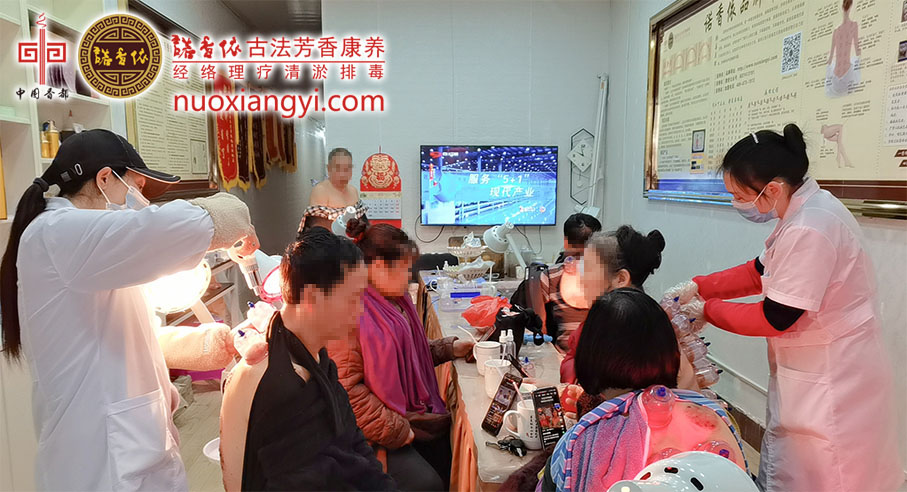 诺香依经络拔气罐多人清淤现场.jpg